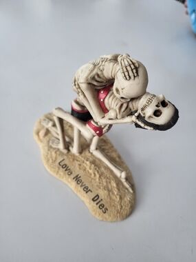 Source Unknown Cream and Red Skeleton Couple Sculpture